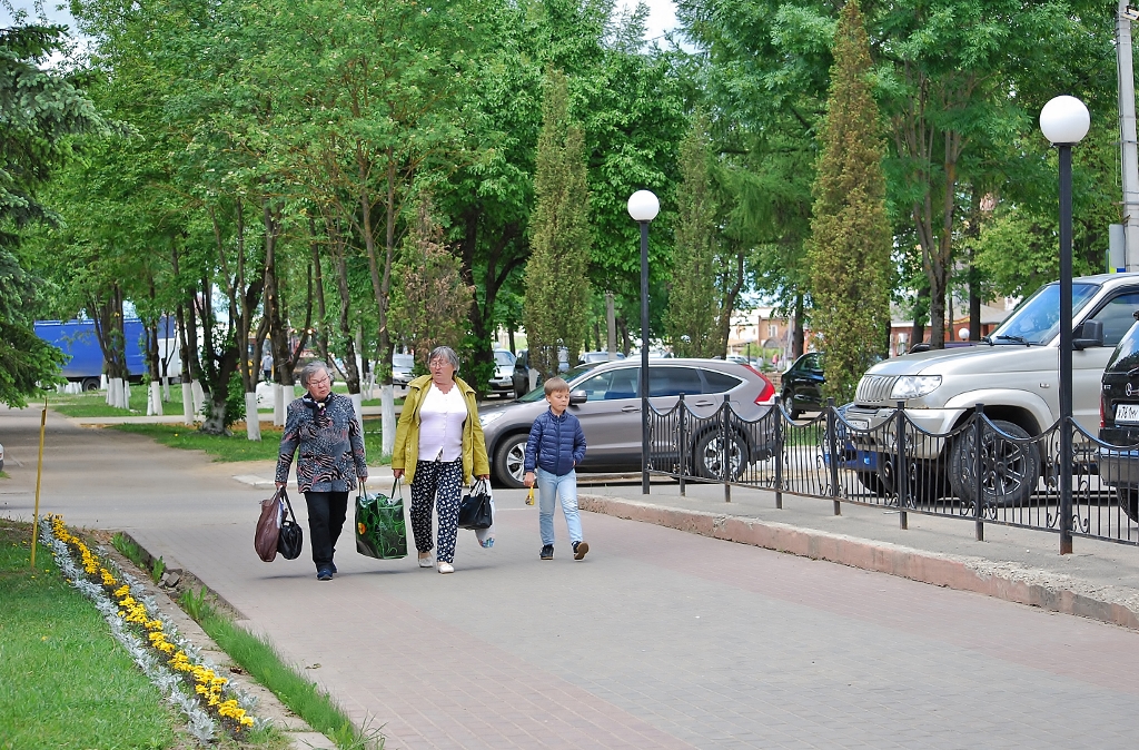 Здесь есть киров калужская область. Улицы города Кирова Калужской. Город Киров Калужская область. Жители г.Кирова Калужской области. Фотосессия Киров Калужская область.