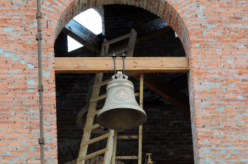 23 июля 2015 года на колокольню Собора святого благоверного князя Александра Невского Александра водружены колокола.