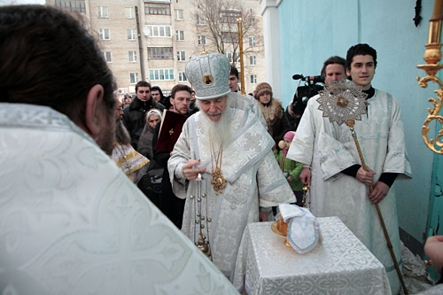 Нижний придел храма Александра Невского освятил архиепископ Людиновский Георгий