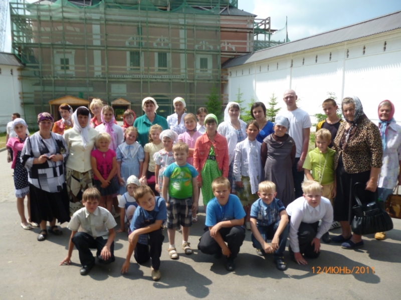 Учащиеся церковной школы совершили паломничество в Свенский монастырь
