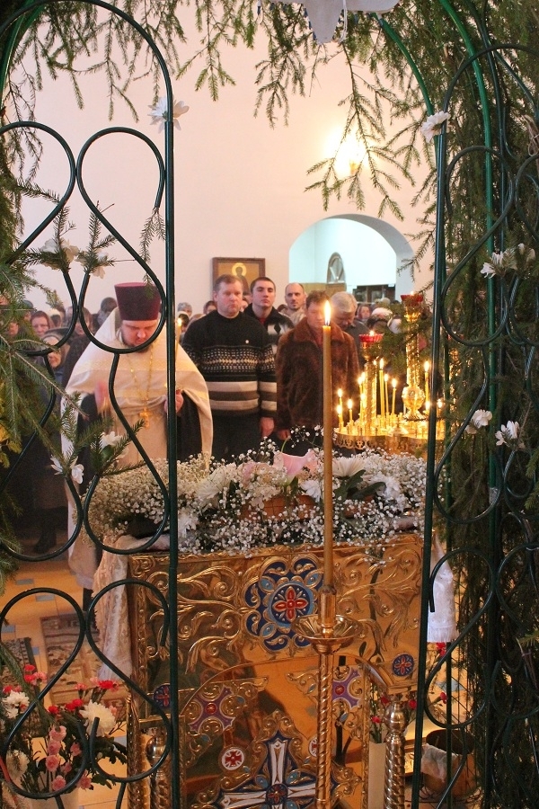 Православные отпраздновали Рождество колядками и чаепитием