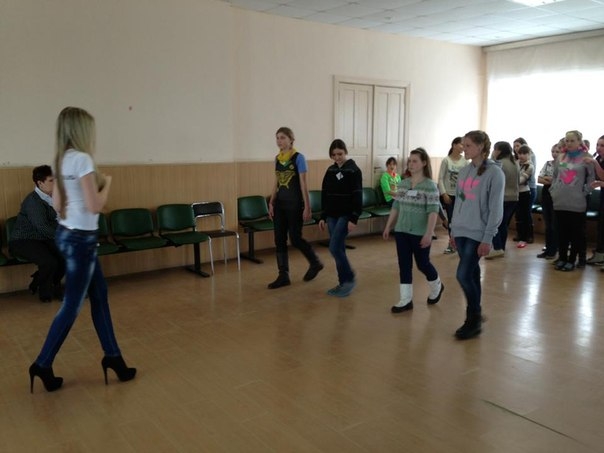 Кировские дети научились ходить по подиуму
