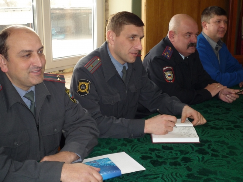 Дмитрий Абраменков (крайний справа)