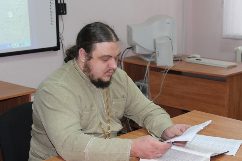 Настоятель Ал-Невского храма провел беседу с учителями ОПК