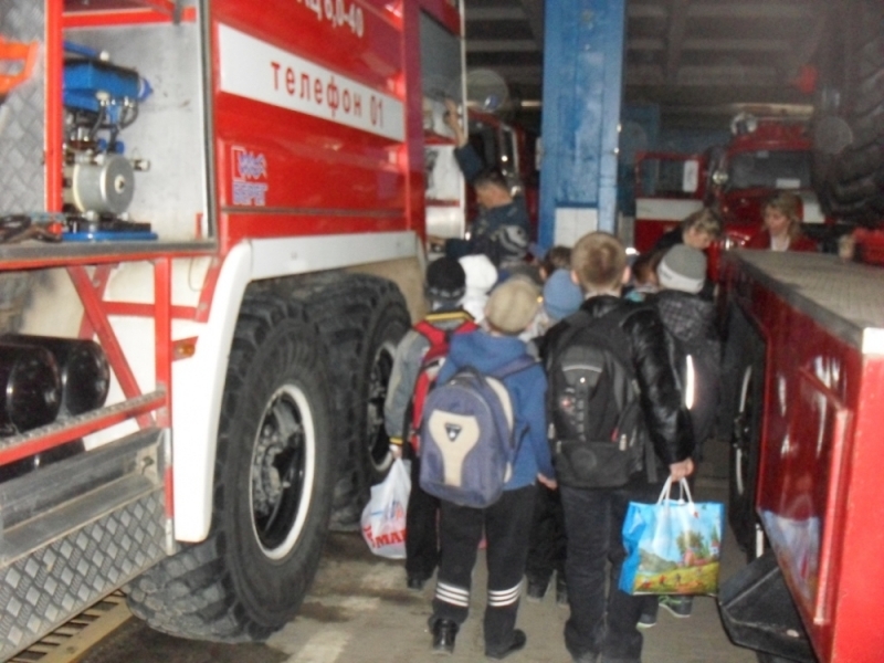 Кировские школьники посетили пожарную часть