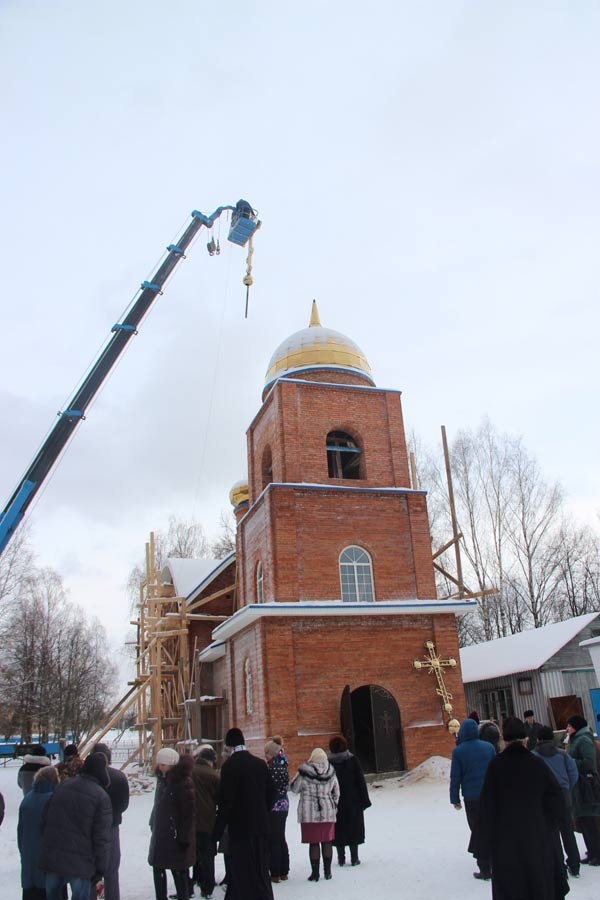 Кировские мастера изготовили купола для нового храма в Букани