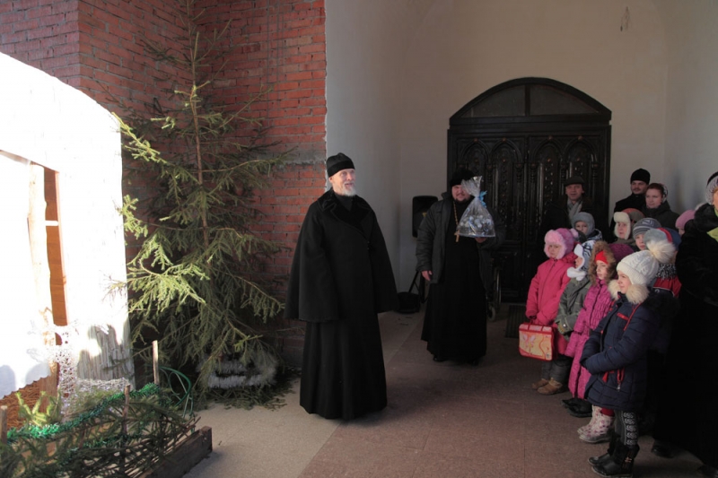 У Невского собора открылся рождественский вертеп