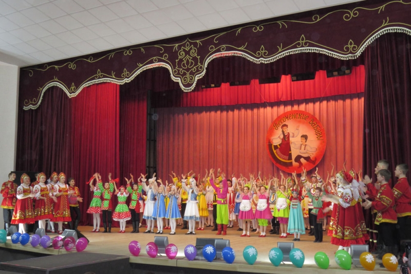 Конкурс русского танца «Песоченские забавы» собрал 400 танцоров со всей области