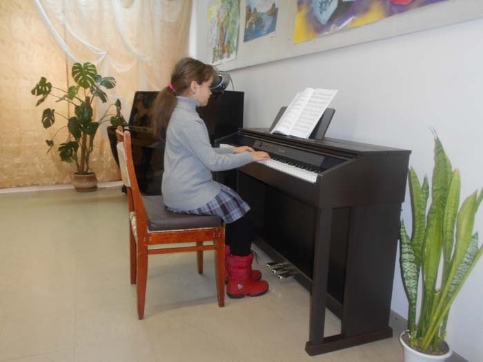 Шайковской школе искусств подарили цифровое пианино