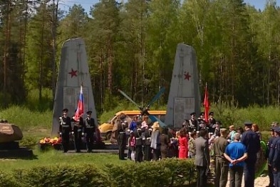 Шайковские летчики посетили памятник погибшим на Брянщине
