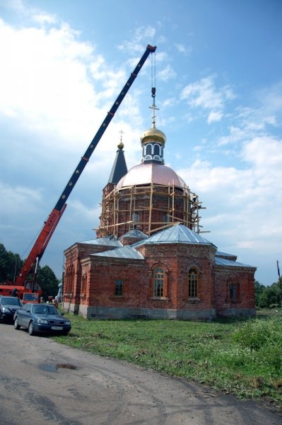Новый купол на церкви в Фоминичах