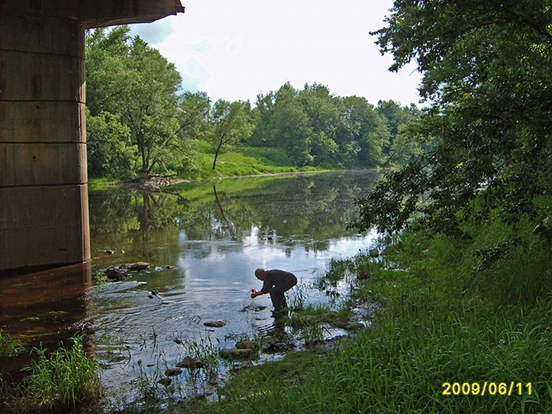 11.06.2009 г. Селижарово. В.Василенко у Волги.