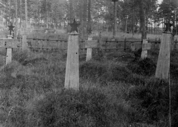 Братская могила советских воинов на старом кладбище